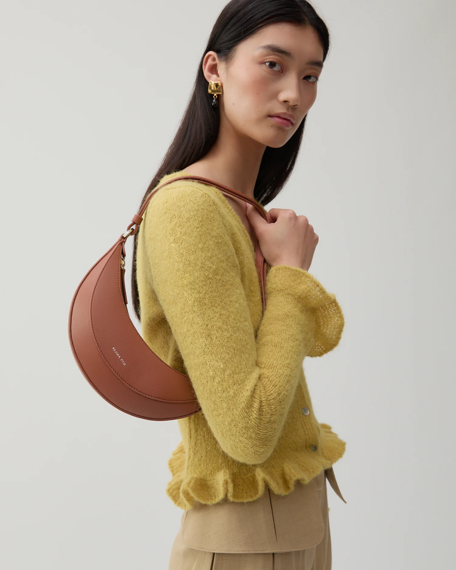Petite Banana Bag Leather Nappa Tan - Image 3